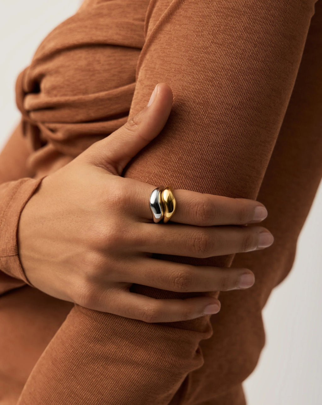 Platinum-Plated Silver Ring with Zircon Inlay