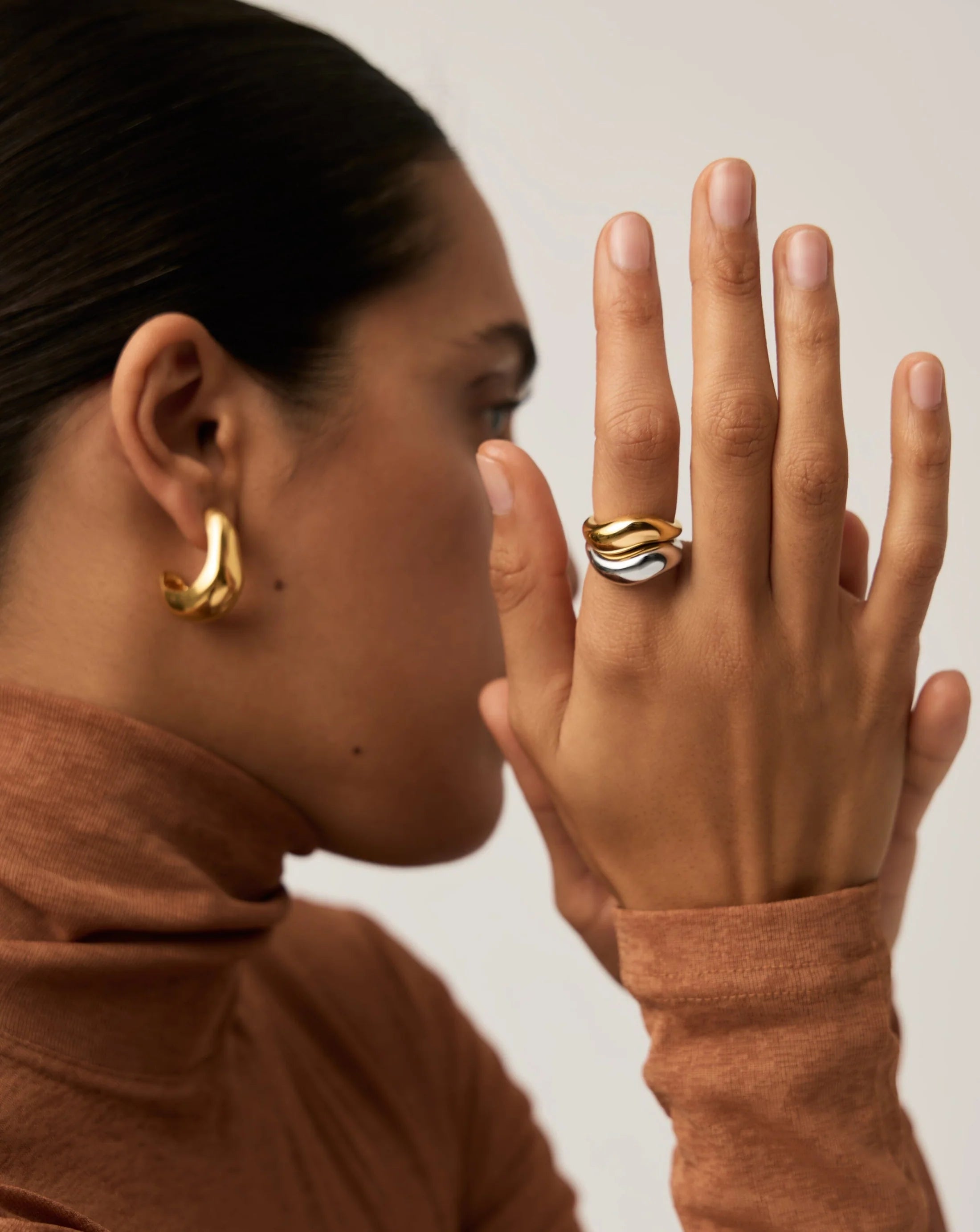 Platinum-Plated Silver Ring with Zircon Inlay